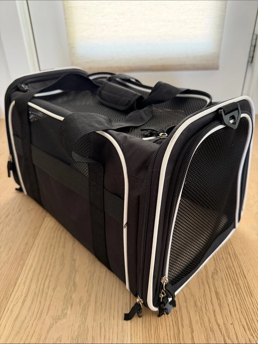 Black and White Mesh Pet Carrier (small 11x28inches)